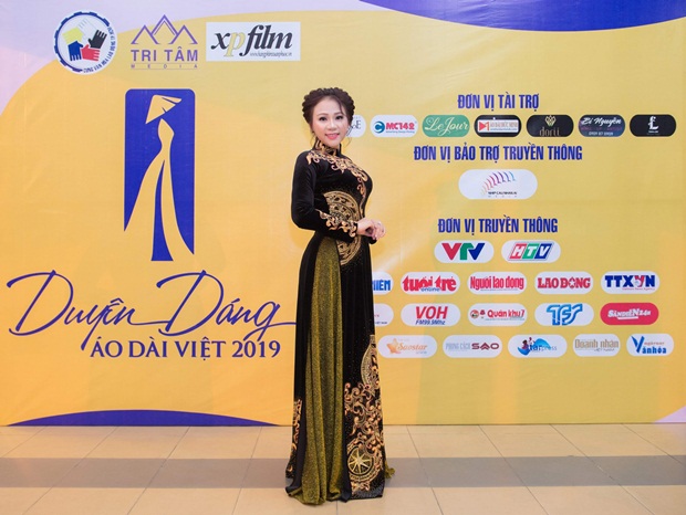 Hoa hậu Hoàng Lan dịu dàng ngồi ghế giám khảo 'Duyên dáng áo dài Việt 2019'