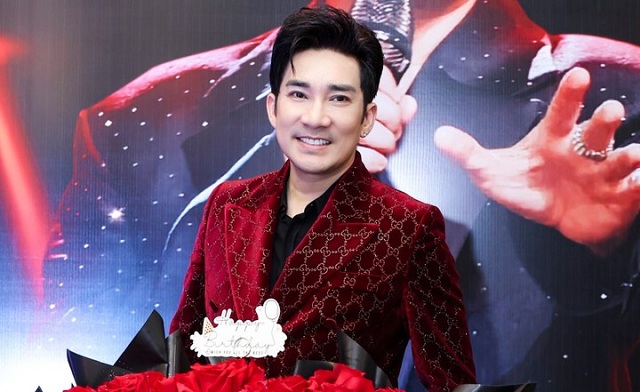 cuoc-song-doc-than-vui-ve-o-tuoi-45-cua-ca-sy-quang-ha