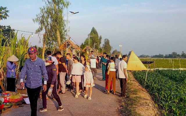 du-lich-cong-dong-gan-voi-phat-huy-gia-tri-lich-su-dia-phuong