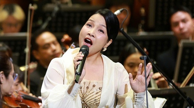 my-linh-hat-lai-trang-chieu-nam-19-tuoi-goi-mua-thu-than-tien-tro-lai-trong-hoa-nhac-mua-thu-2025