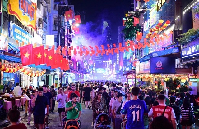 dong-dao-khach-viet-quay-lai-voi-du-lich-trong-nuoc-vi-ngai-thu-tuc-visa