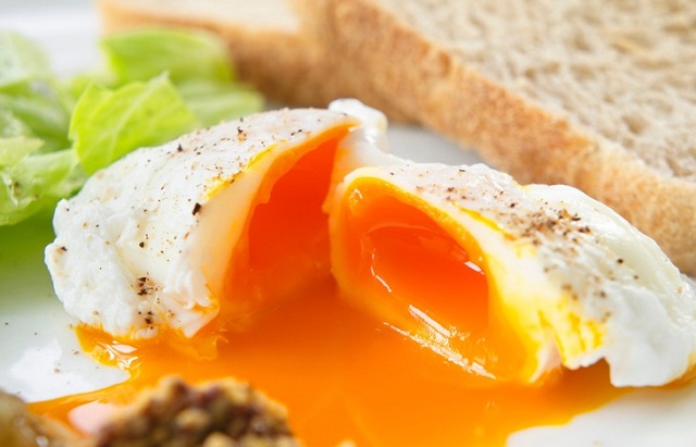 trung-tot-cho-suc-khoe-nhung-che-bien-the-nao-co-loi-nhat