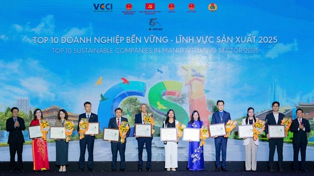 vinamilk-but-pha-voi-danh-hieu-ngoi-sao-csi-va-loat-giai-thuong-danh-gia-2025