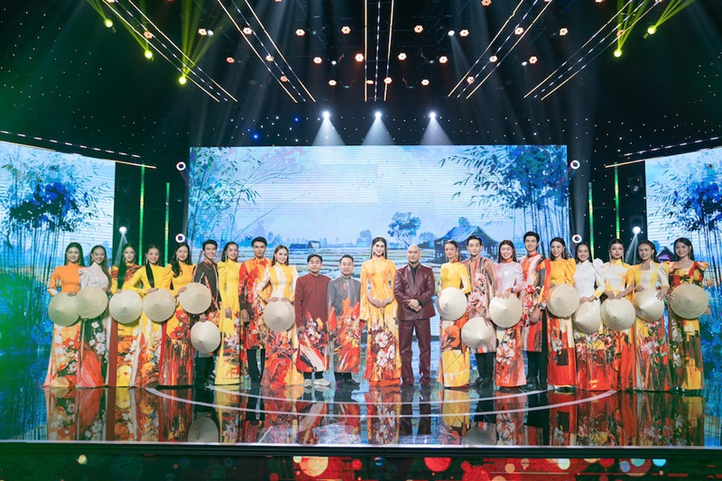 Miss-Charm-va-cac-nguoi-mau