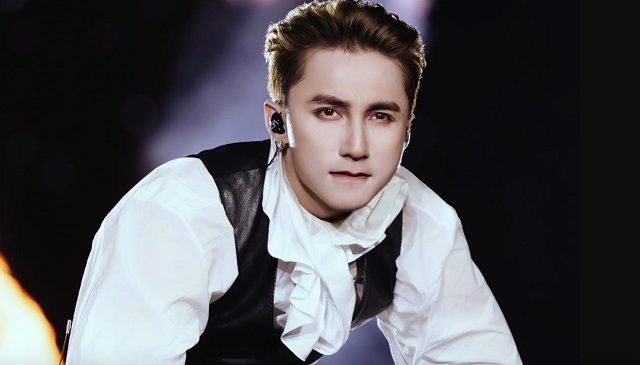 son-tung-m-tp-lan-thu-5-lot-de-cu-100-guong-mat-dep-trai-nhat-the-gioi