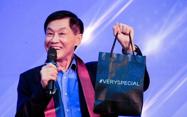 hai-cong-ty-nha-ong-johnathan-hanh-nguyen-thoai-bot-von-tai-chuoi-ban-le-lon-nhat-san-bay