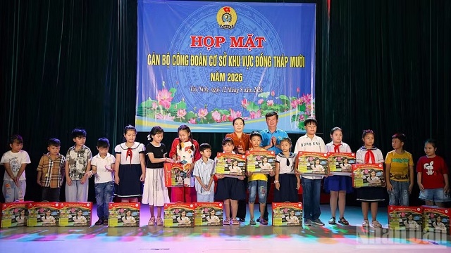gan-ket-can-bo-cong-doan-dong-hanh-cung-doan-vien-nguoi-lao-dong