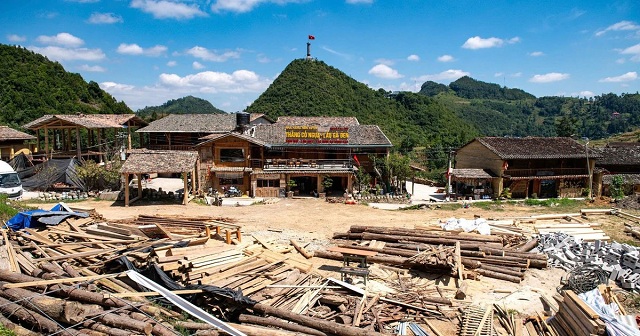 lang-du-lich-tot-nhat-the-gioi-lo-lo-chai-truoc-noi-lo-nha-gia-trinh-tuong