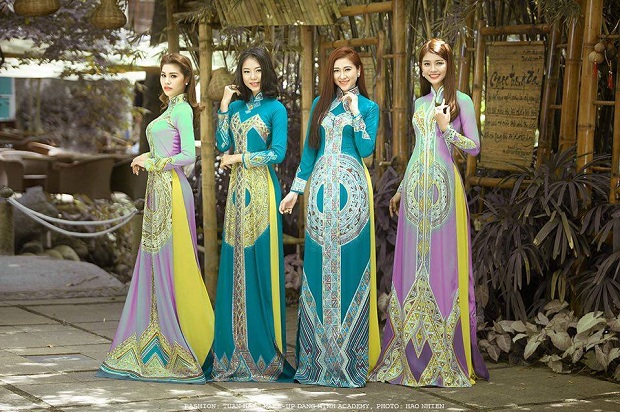 1-ao-dai-trong-dong-co