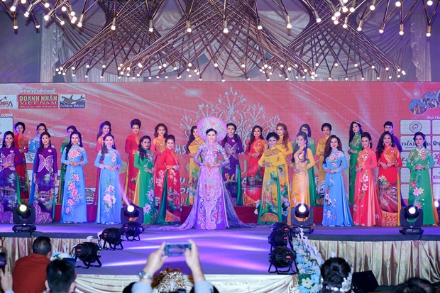 12-nu-doanh-nhan-kim-thoa-dang-quang-hoa-hau-vhdn