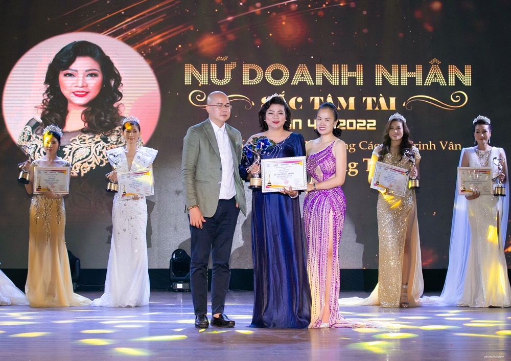 nu-ceo-mong-trinh-duyen-dang-voi-ao-dai-nhan-giai-nu-doanh-nhan-sac-tam-tai-mua-4-vanhoadoanhnhan2