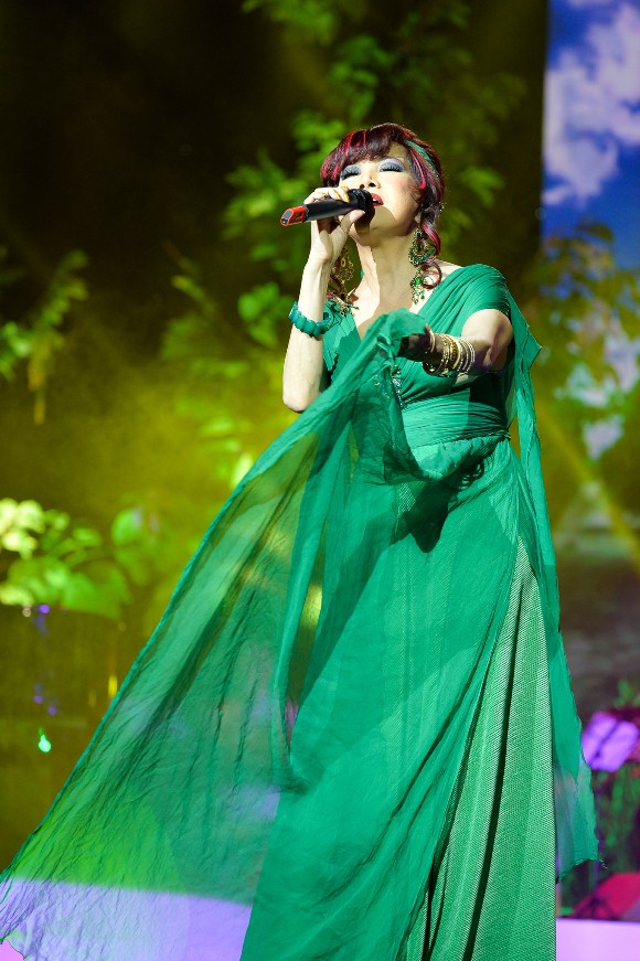 1-tinh-khuc-vuot-thoi-gian-yeu-dem-song-ca-van-hoa-doanh-nhan