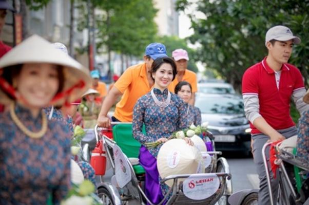 ao-dai-ngoc-trai-hoang-gia-vanhoadoanhnhan-3