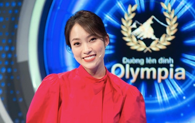 profile-cuc-xin-cua-nu-mc-vtv-do-4-truong-dai-hoc-co-chi-gai-la-pho-giao-su