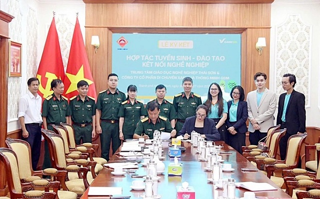 xanh-sm-hop-tac-dao-tao-tai-xe-va-tuyen-dung-bo-doi-xuat-ngu