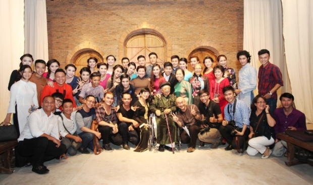 vhdn-trien-lam-ao-dai-VN-21