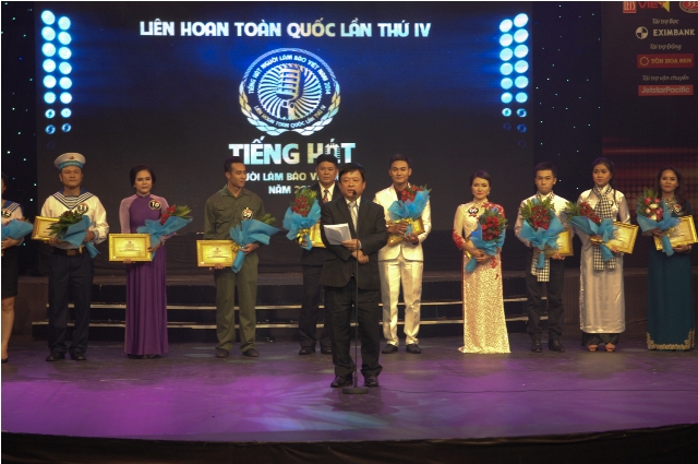 Nhac-si-Do-Hong-Quan-nhan-xet